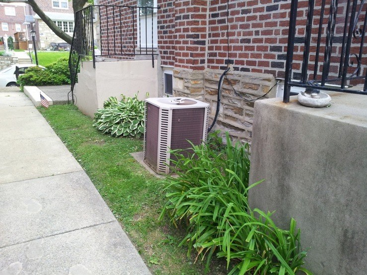 Before: grass side yard ahead of a new concrete patio